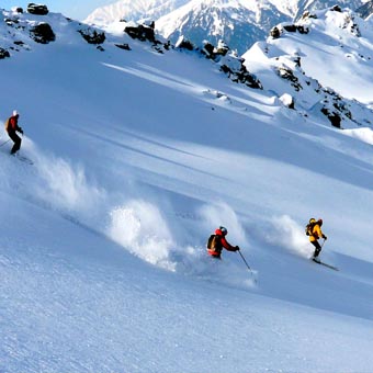 Skiing Auli